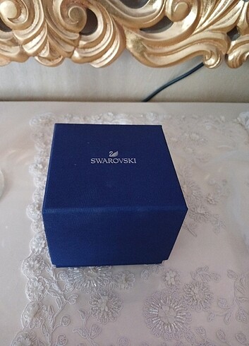 Swarovski saat kutusu