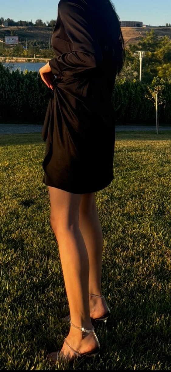 GUESS Elbise 
Kiralama var - Görsel 5