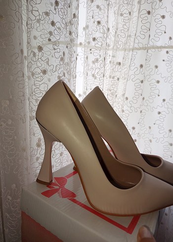 Diğer Bej Stiletto Topuklu Kadın Ayakkabı