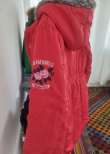 Kız Çocuk Parlak Kırmızı Düğmeli Kaban - Görsel 4