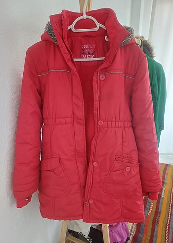 Kız Çocuk Parlak Kırmızı Düğmeli Kaban - Görsel 2
