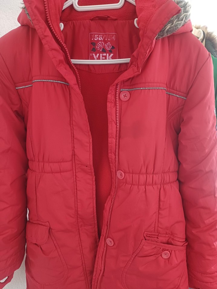 Kız Çocuk Parlak Kırmızı Düğmeli Kaban - Görsel 3