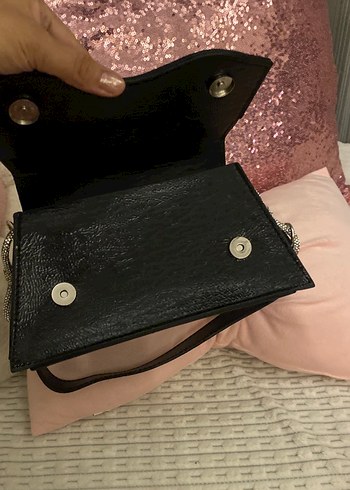 Zincir Detaylı Siyah Yılan Desenli Deri Çanta - Görsel 3