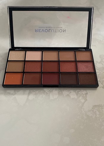 Revolution Koyu Tonlarda Göz Farı Paleti - Görsel 2