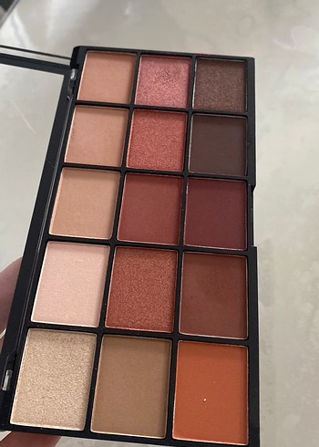 Revolution Koyu Tonlarda Göz Farı Paleti - Görsel 3