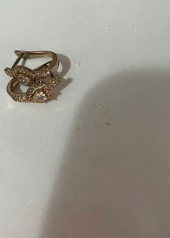 Diğer Altın Renk Mini Yılan Desenli Küpe