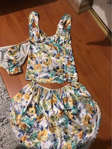 xs Beden 3 parça saten şortlu pijama takımı sorunsuz