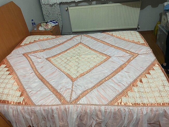 El örgüsü yatak örtüsü