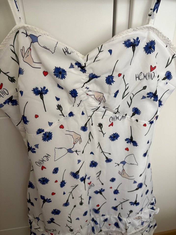 Beyaz Çiçek Desenli Askılı Mini Elbise - Görsel 2