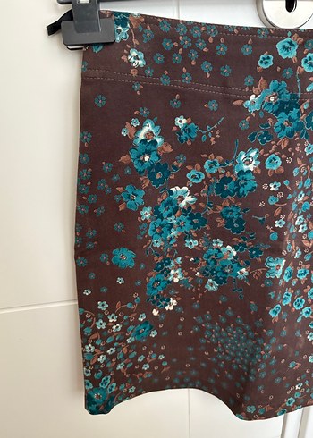 Kahverengi Çiçek Desenli Mini Etek - Görsel 2