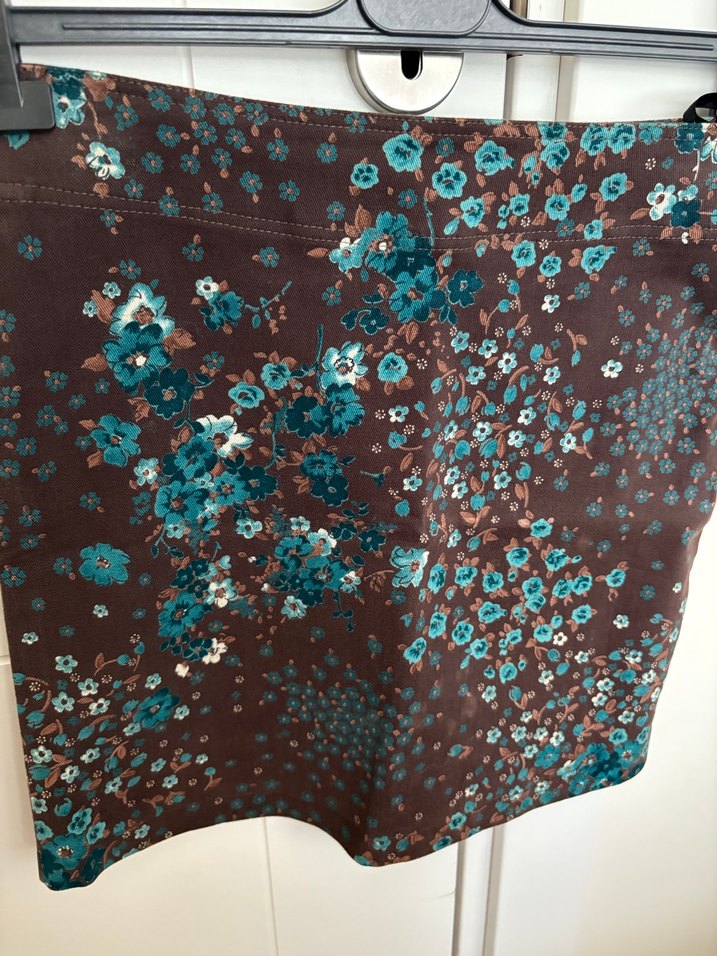 Kahverengi Çiçek Desenli Mini Etek - Görsel 3