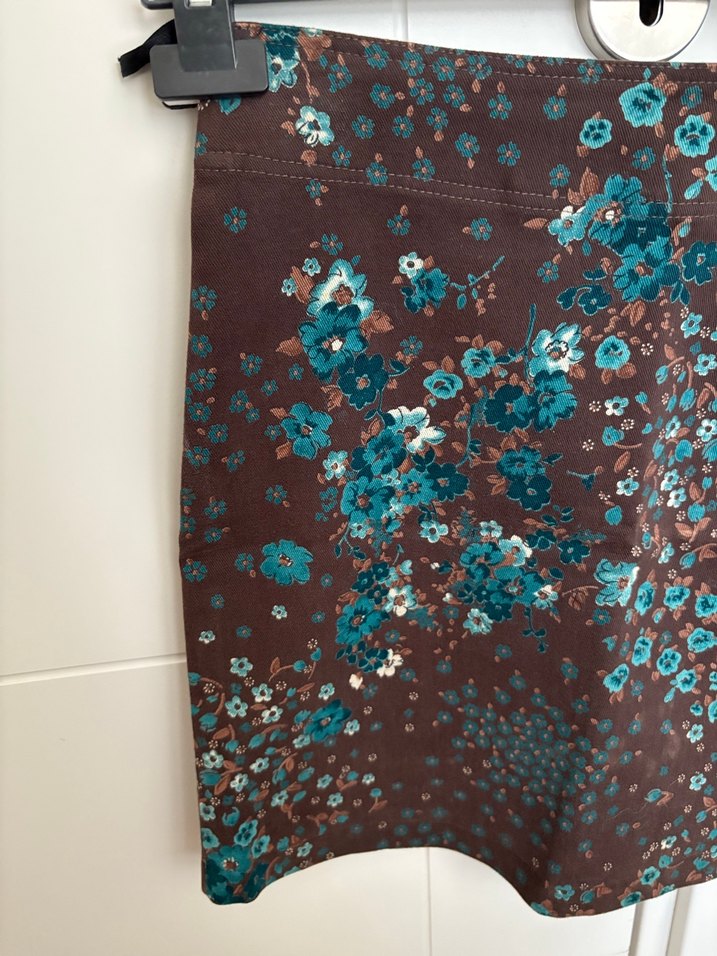 Kahverengi Çiçek Desenli Mini Etek - Görsel 2