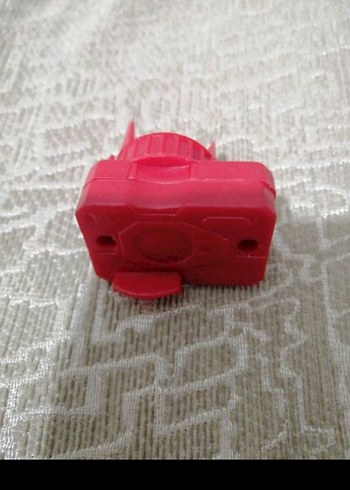 Özel ilan Beyblade tutucu kırmızı olan ve 2 şerit olacak