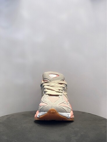 37 Beden New Balance 9060