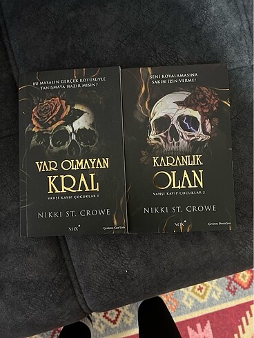 Var olmayan Kral - Karanlık Olan / Nikki St Crowe