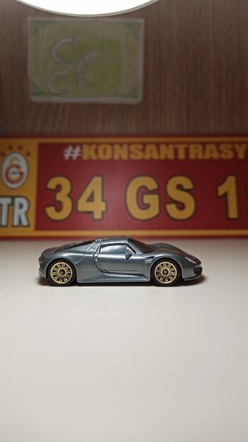 Porsche 918 Spyder Matchbox Premium 