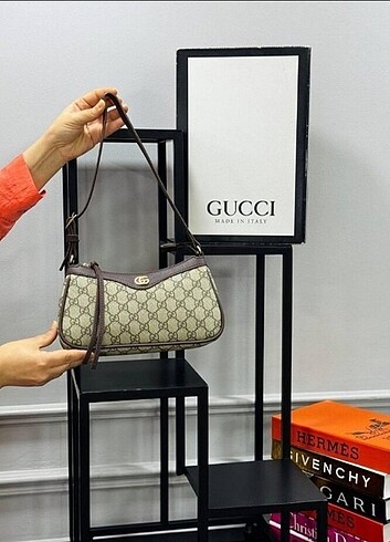 Gucci omuz çantası 