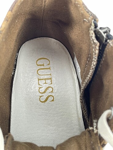 38 Beden çeşitli Renk Guess Bot %70 İndirimli.