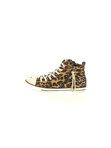 Guess Bot %70 İndirimli.