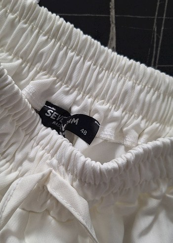 Düğmeli Beyaz Saten Kadın Pantolon - Görsel 2