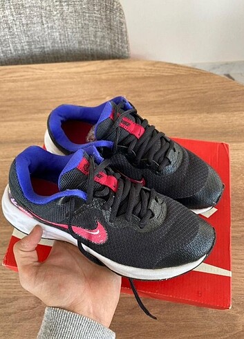 35,5 Beden Nike çocuk ayakkabı