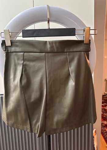 Kadın Gri Deri Kemerli Mini Şort - Görsel 2