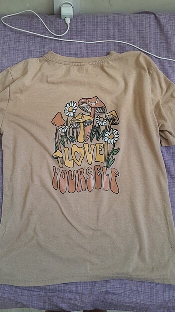 Love Yourself baskılı t-shirt 