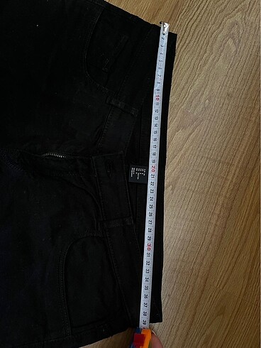 38 Beden siyah Renk H&M mini şort