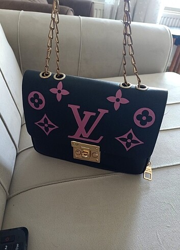 Diğer Louis Vuitton kol çantası