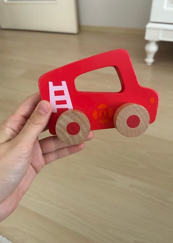 Kırmızı Ahşap Oyuncak Araba