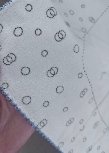 Bebekler için baskılı beyaz ve gri battaniye - Görsel 2