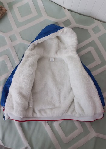 Mavi Kapüşonlu Erkek Çocuk Mont - Görsel 2