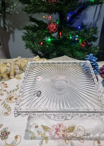 İşlemeli Desenli Beyaz Cam Pasta Standı - Görsel 3