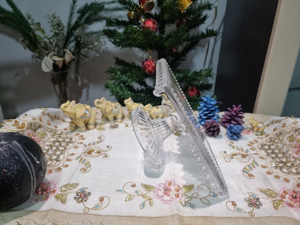 İşlemeli Desenli Beyaz Cam Pasta Standı - Görsel 2