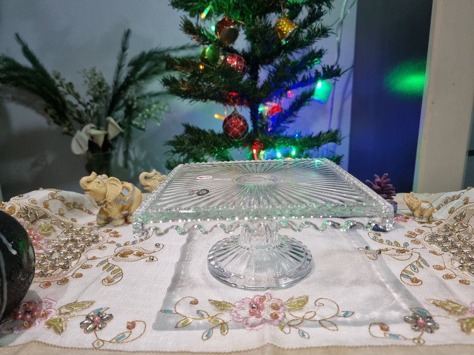 İşlemeli Desenli Beyaz Cam Pasta Standı - Görsel 4