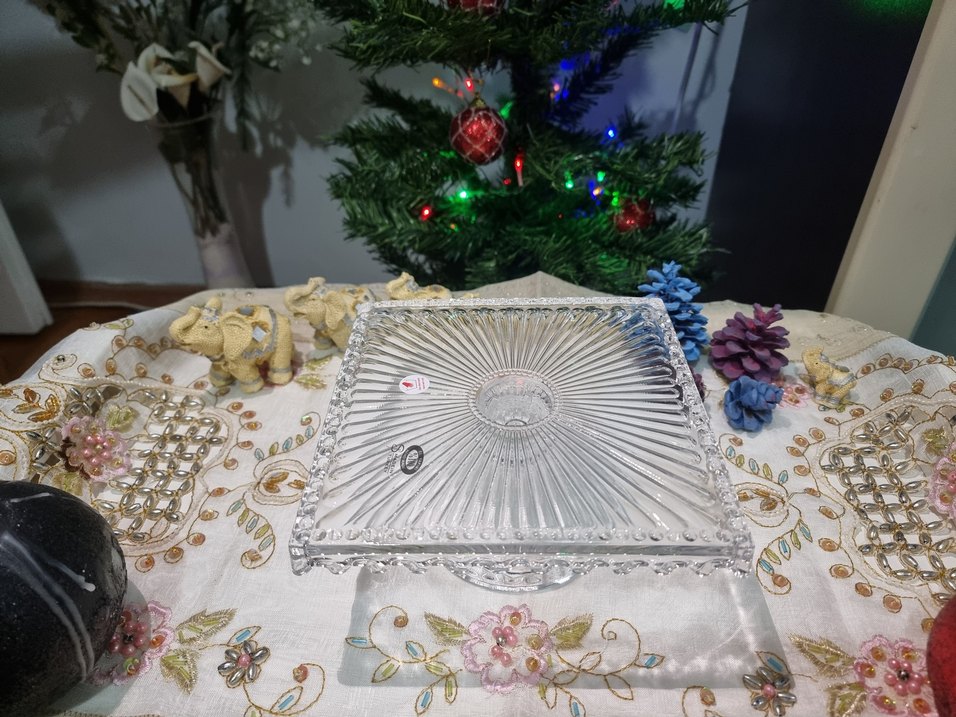 İşlemeli Desenli Beyaz Cam Pasta Standı - Görsel 3