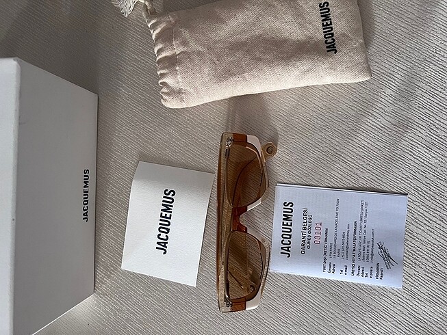 Jacquemus güneş gözlüğü