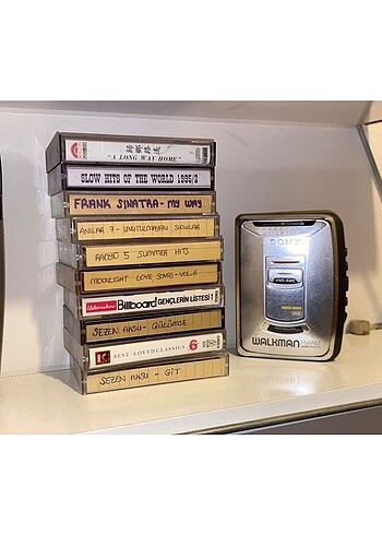 SONY WALKMAN VE KASET SETİ