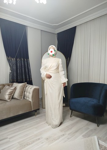 uzun kadın beyaz elbise sadece bir kere nikahda giyildi - Görsel 3