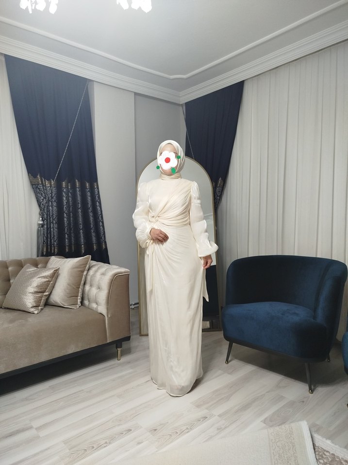 uzun kadın beyaz elbise sadece bir kere nikahda giyildi - Görsel 3