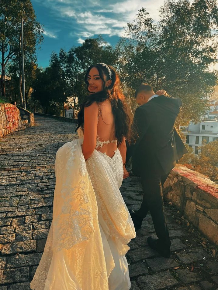 Sırt dekolteli uzun kuyruklu muhteşem balık gelinlik - Görsel 2