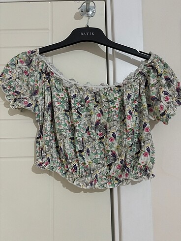 BERSHKA omzu açık crop