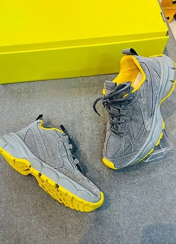 40 Beden çeşitli Renk Balenciaga