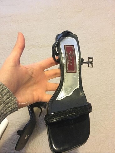 36 Beden Şık ve yalnızca bir defa kullanılmış topuklu ayakkabı