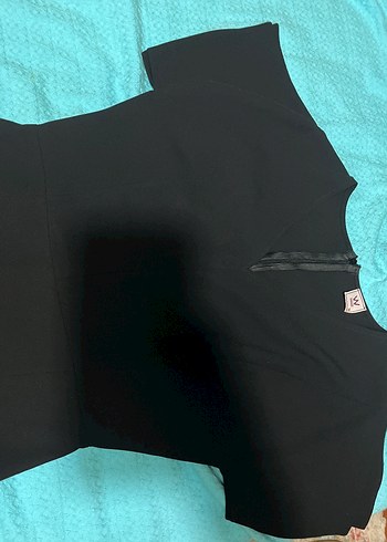 Siyah V Yaka Fermuarlı Kısa Kollu elbise - Görsel 2