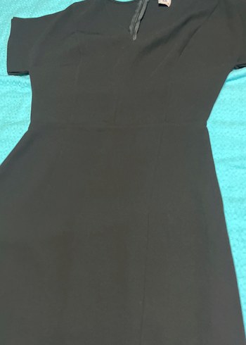 Siyah V Yaka Fermuarlı Kısa Kollu elbise - Görsel 3