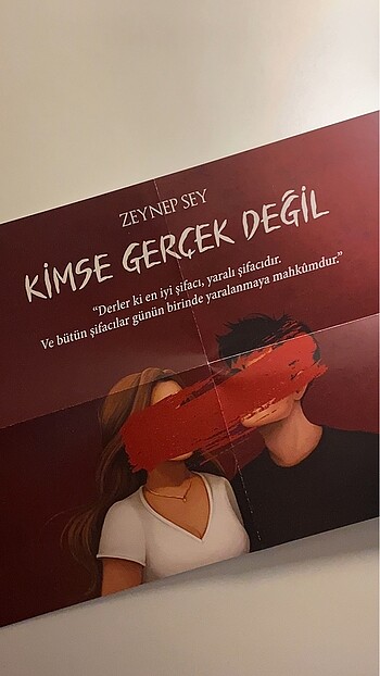  Kimse Gerçek Değil