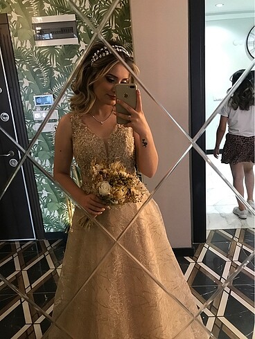 Nişan elbisesi
