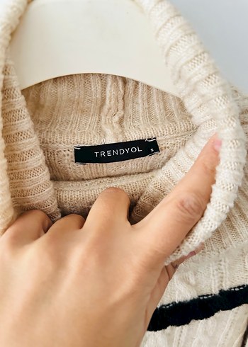 Krem Yüksek Yakalı Örgü Kadın Kazak - Görsel 4