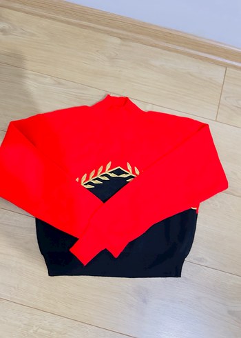 Nakış Detaylı Kırmızı Siyah Yüksek Yakalı Kazak - Görsel 2